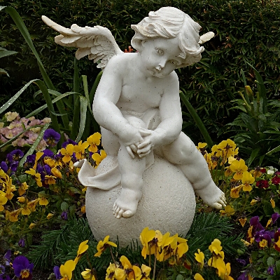 Flower monument statue sitting Photo