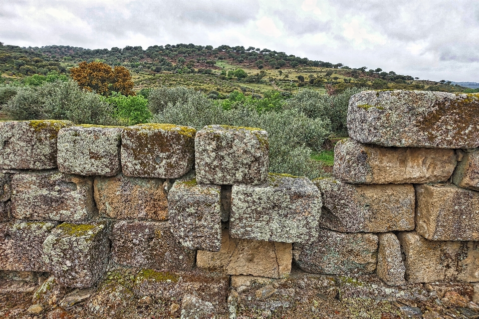 Rock gebäude wand dorf