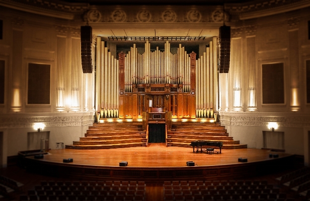 Foto Auditorium
 hadirin menunjukkan kosong