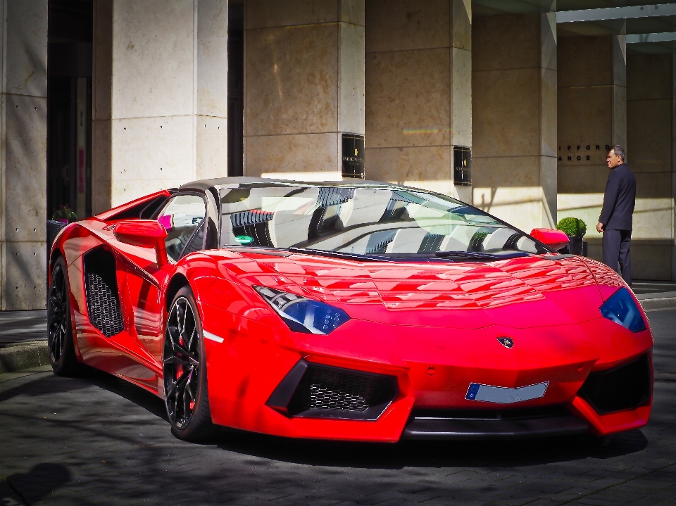 Voiture roue rouge véhicule