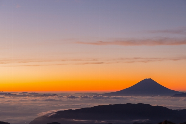 Horizon silhouette mountain cloud Photo