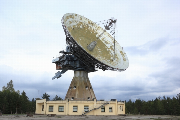 Monument antenna telescope dish Photo