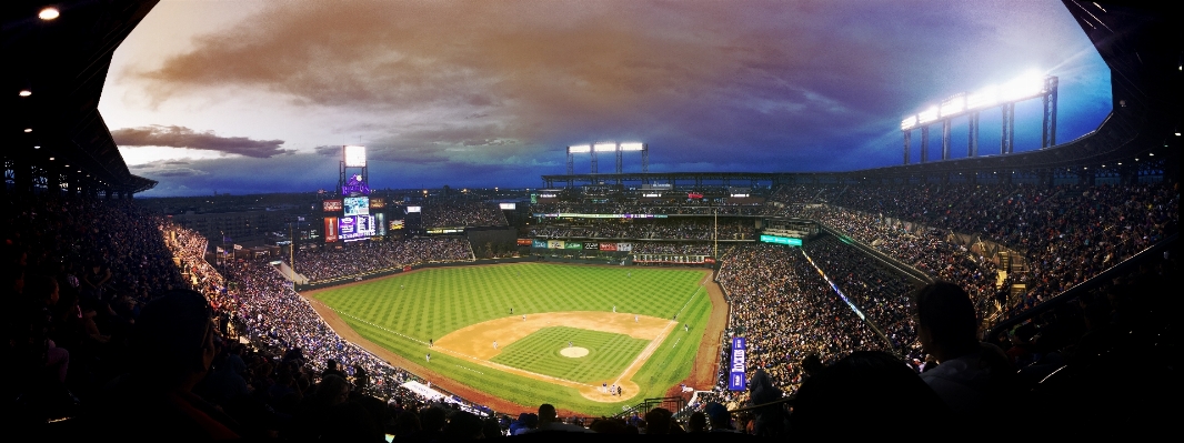 Foto Struktur langit baseball malam