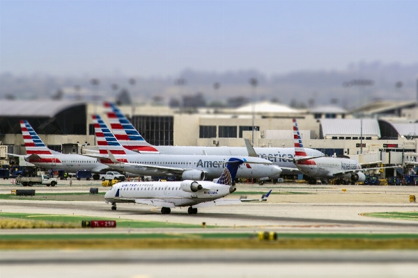 Board traffic air building Photo