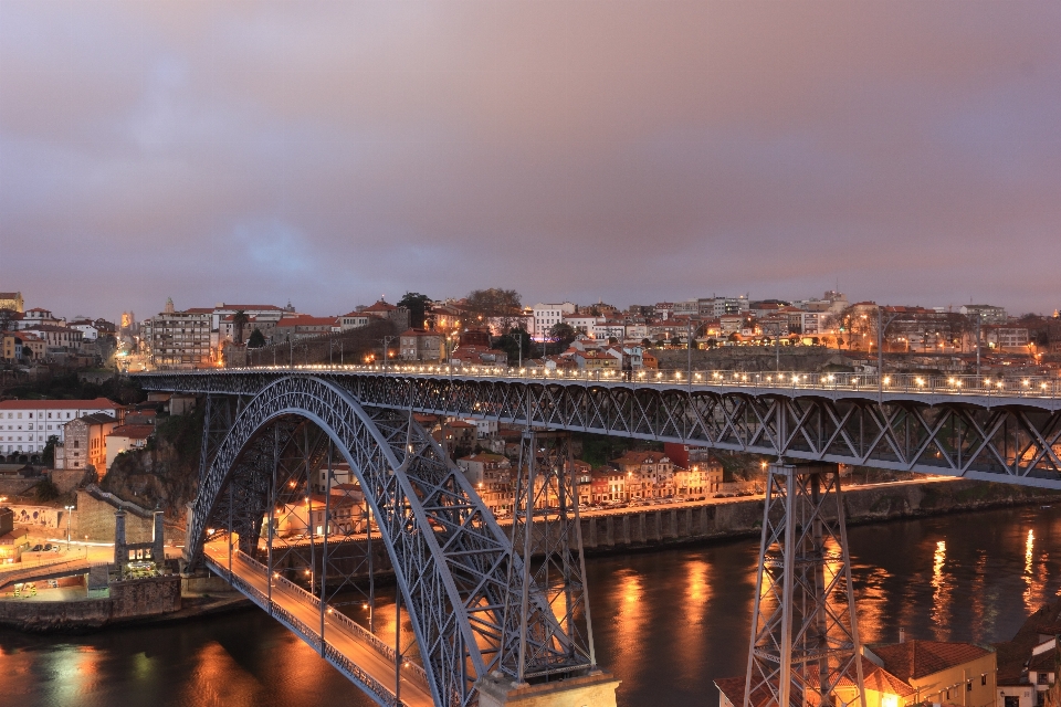 Ponte orizzonte notte fiume