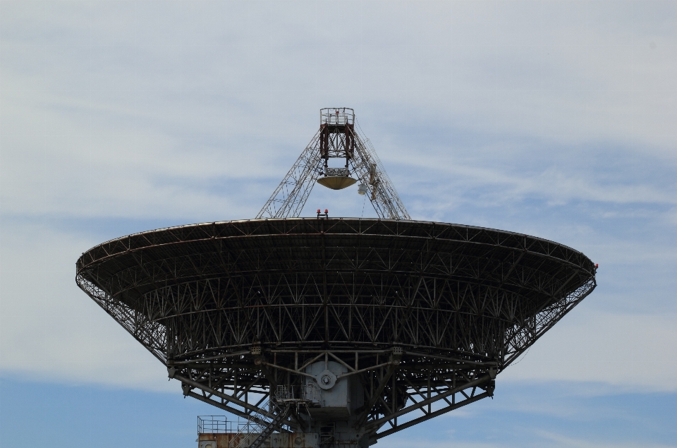 Antenna telescope dish vehicle