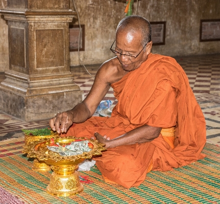 Person statue monk buddhist Photo