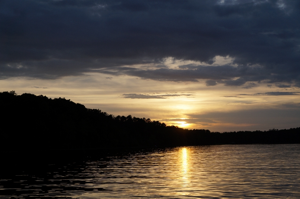 Laut pesisir cakrawala awan