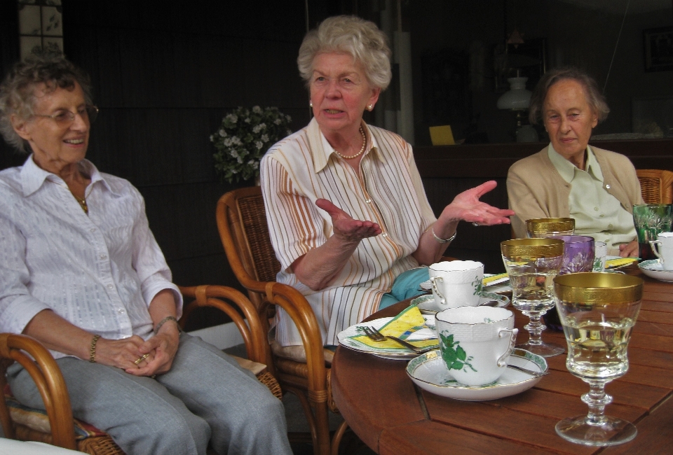 Menschen geselligkeit
 mahlzeit mittagessen