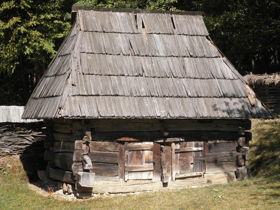 Wood building barn shed