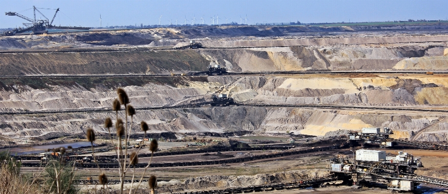 Foto Mengangkut geologi tanah tandus
 tambang
