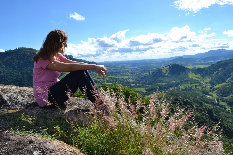 Paysage herbe marche montagne