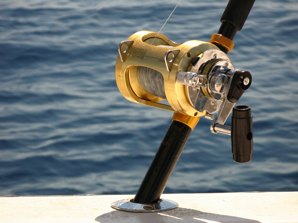 Ocean recreation fishing machine