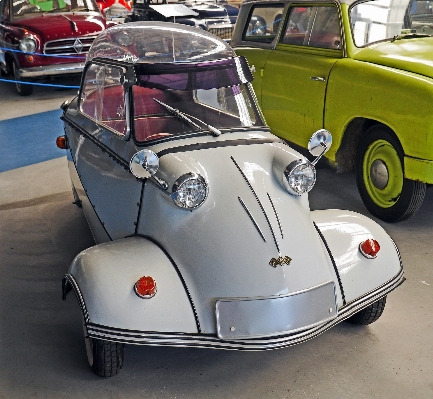 Car antique tricycle vehicle Photo