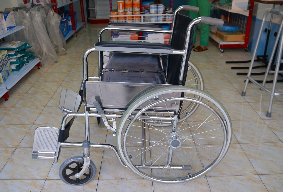 Mobile wheel cart chair