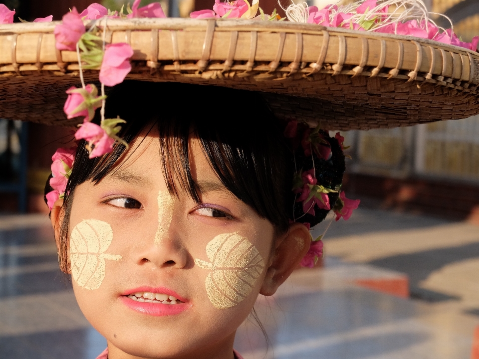 人 女孩 女士 花