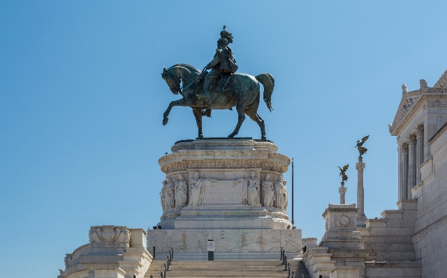 Foto Monumen patung tengara italia