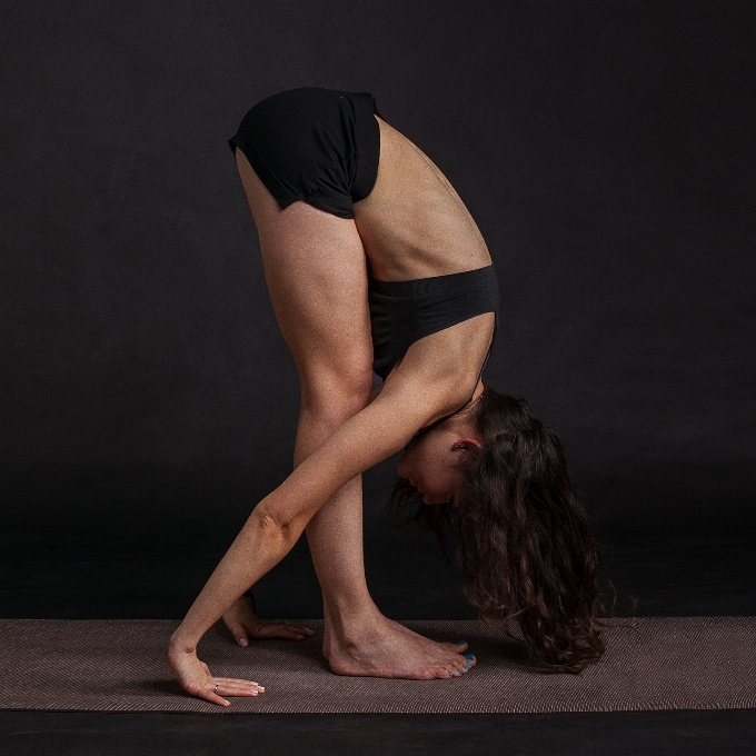 Mulher perna dança sentado