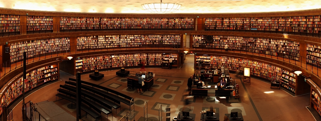 講堂
 建物 図書館 学生 写真