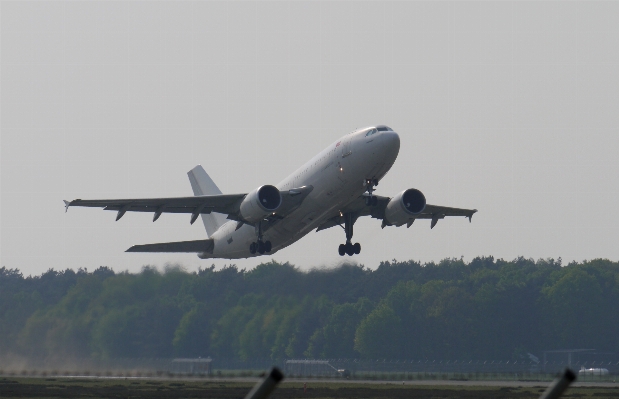 Fly airport airplane aircraft Photo