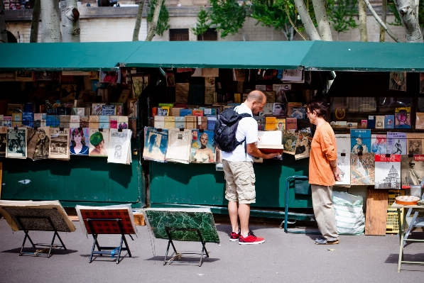 Foto Parigi venditore mercato turismo