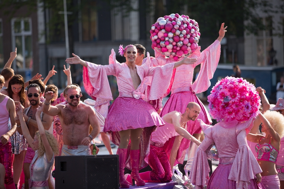 Pessoas multidão dança carnaval