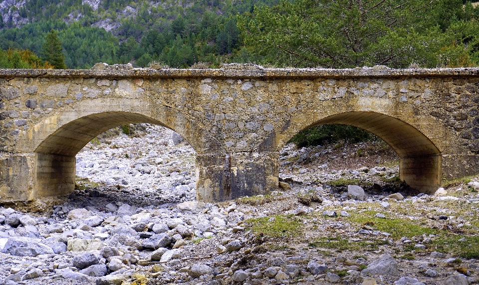 Ponte arco letto del fiume
 erosione
