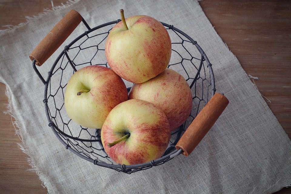 Apple meja tanaman buah