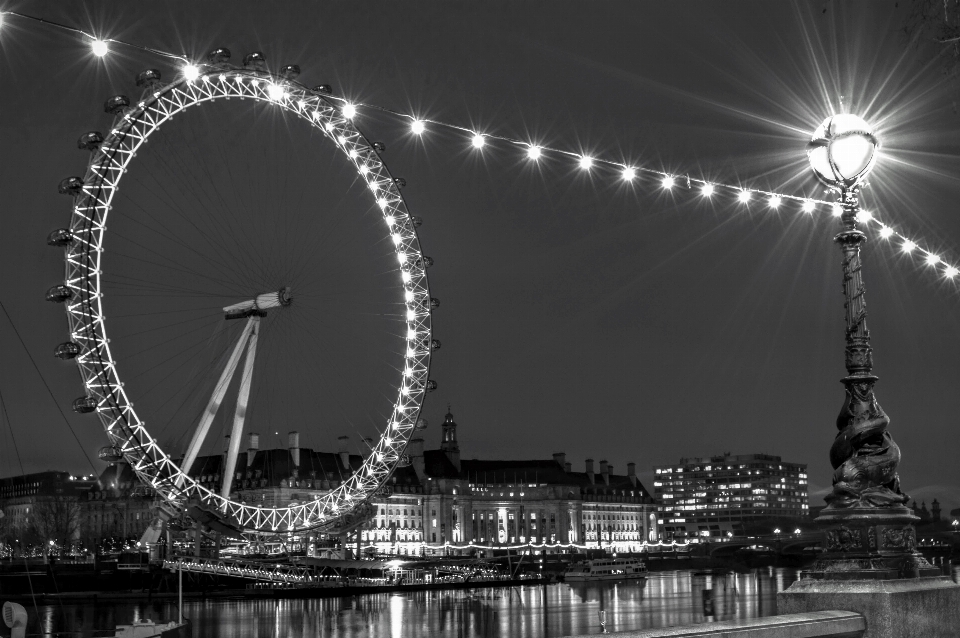 Light black and white skyline night