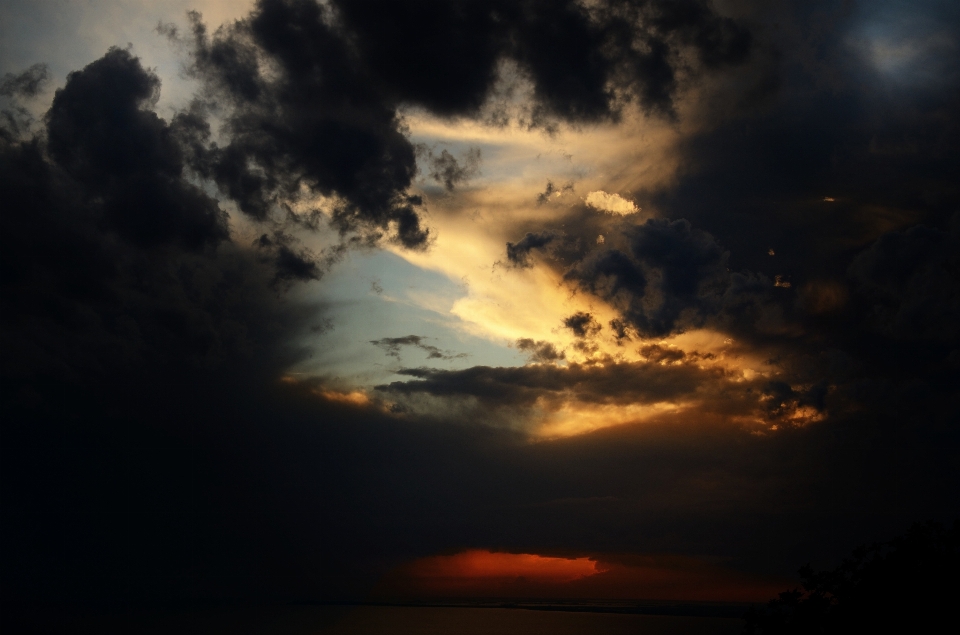 Nature horizon light cloud