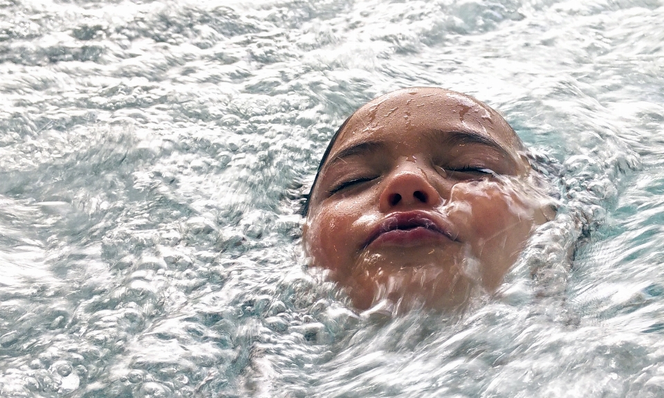 Mar água garota piscina
