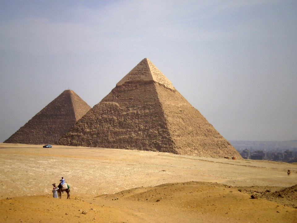 Monumento piramide egitto calanchi
