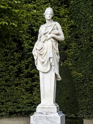 Monument france statue garden Photo