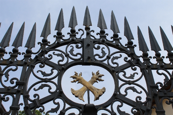 Entrance metal gate sculpture Photo