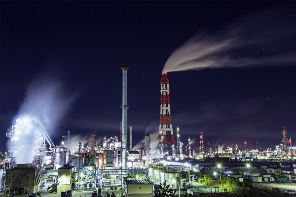 スカイライン 夜 街 超高層ビル 写真