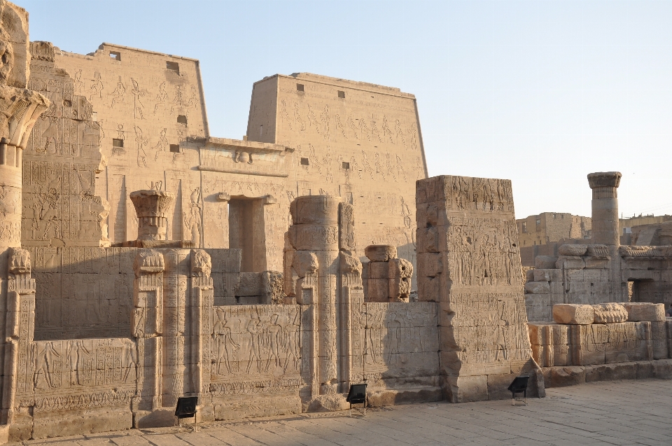 Edificio viaggio statua fortificazione
