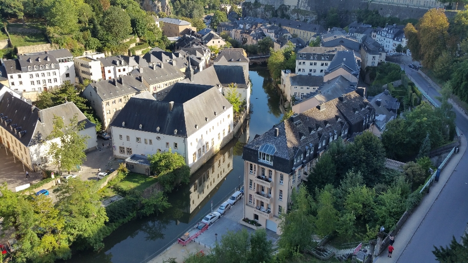 Paysage ville village château