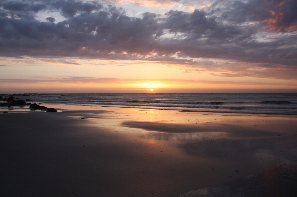 Pantai laut pesisir pasir