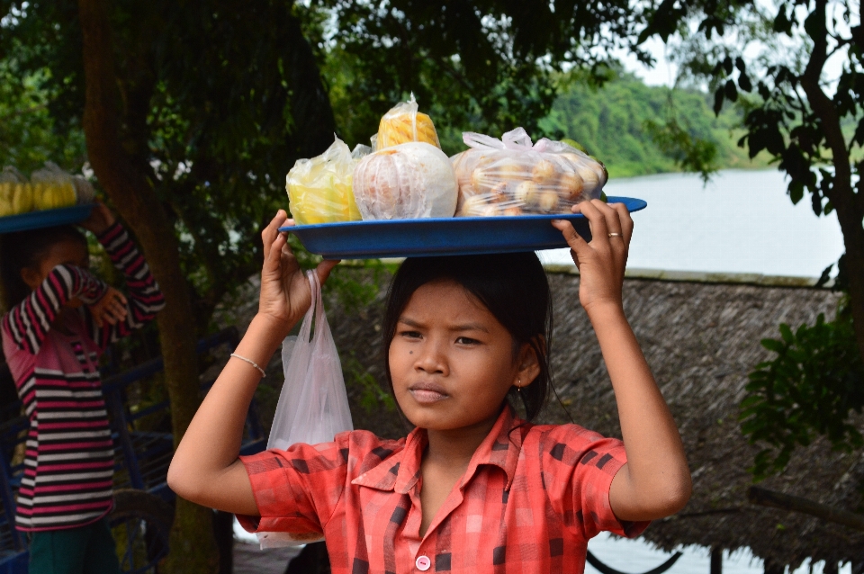 Rakyat bunga anak kamboja