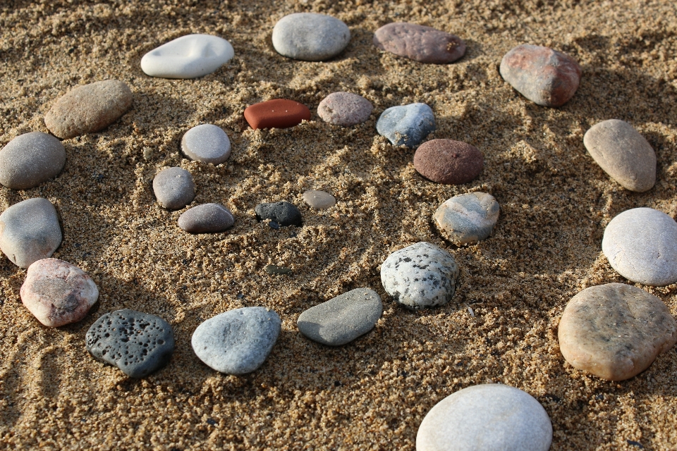 Spiaggia natura sabbia rock