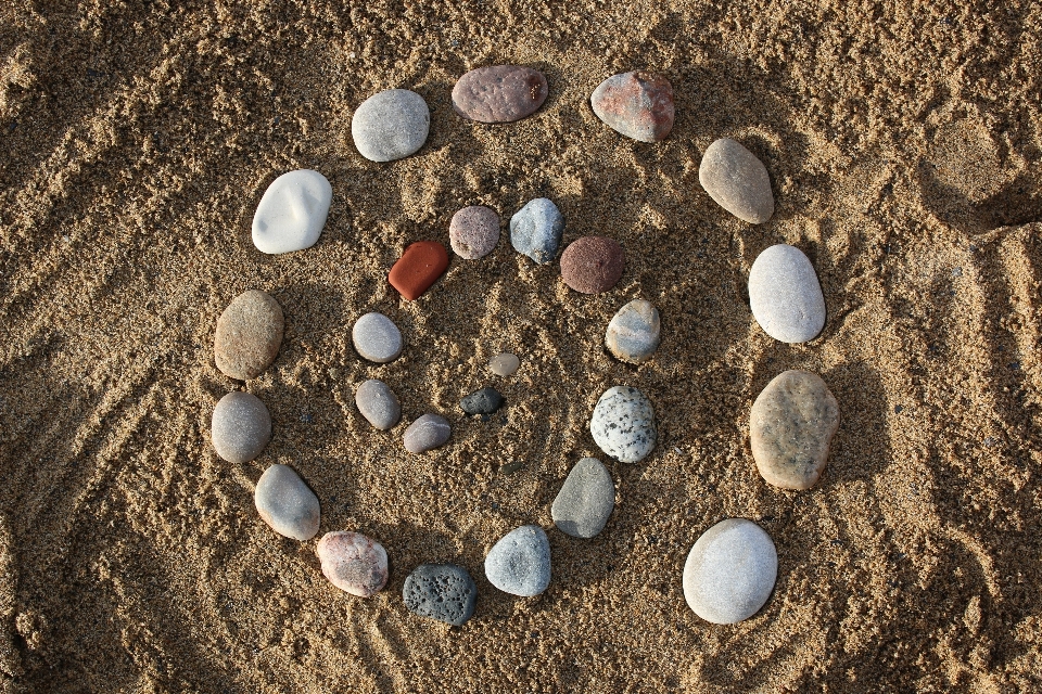 Strand sand rock spiral