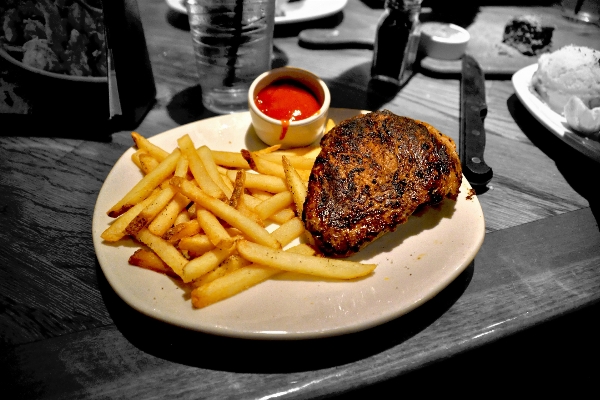 Foto Meja alat makan restoran piring