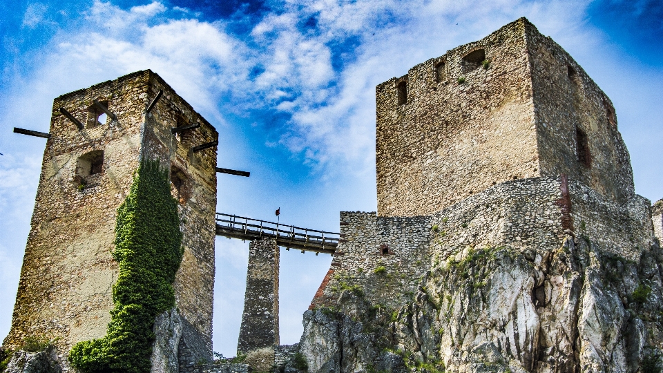 Rock architektura niebo wzgórze