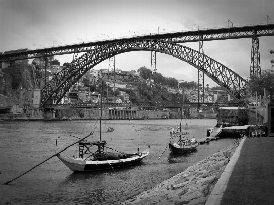 Black and white boat bridge photography Photo