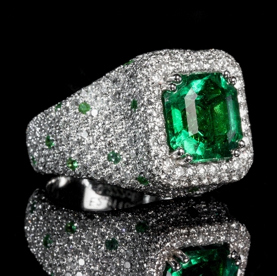 Ring jewellery diamond emerald Photo