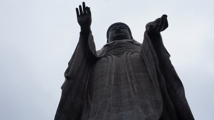 Foto Tangan monumen patung agama budha