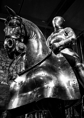 Photo Noir et blanc
 monument acier militaire