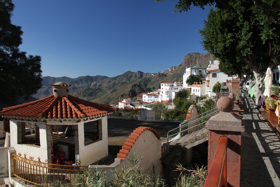 Paisaje naturaleza montaña ciudad