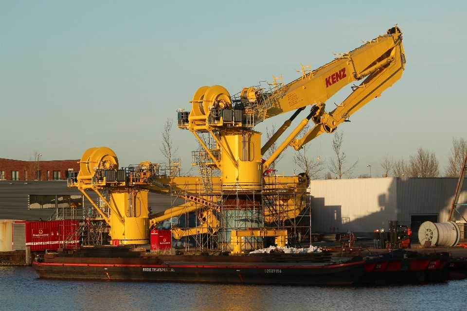 Barco asfalto
 transporte construcción