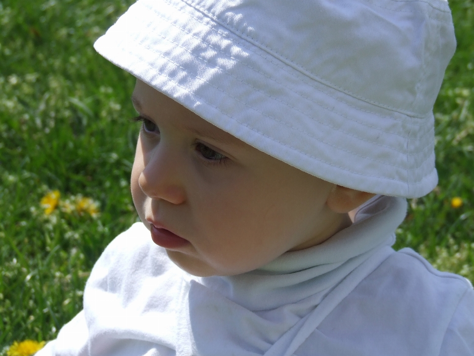 Blanco pequeño niño sombrero